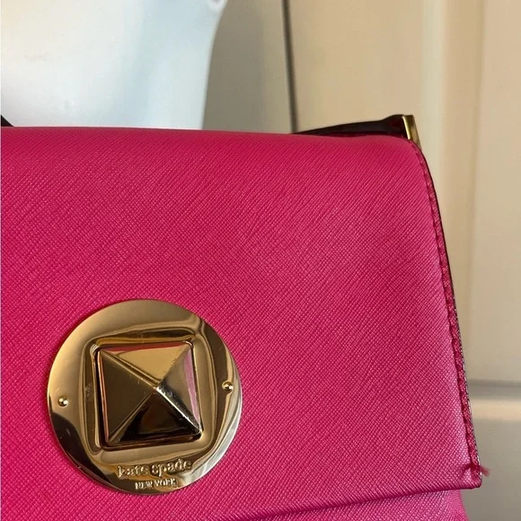 Kate Spade Pink Crossbody Bag with Structured Design - Picture 6 of 9